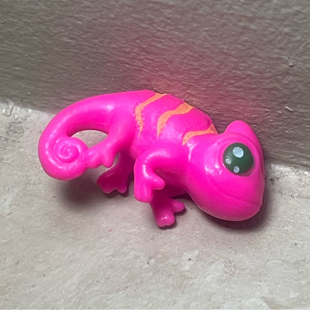 Barbie doll chelsea pink chameleon